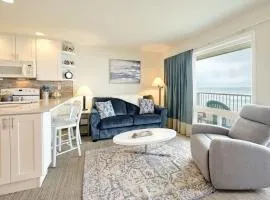 Oceanfront Suite - Sleeps Six - Heated Pool and Hot Tub
