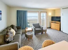 Oceanfront Family Suite - Full Kitchen - Beautiful Views and Pool & Hot Tub Access