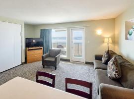 Oceanfront Family Suite - Full Kitchen - Easy Beach Access, villa in Lincoln City