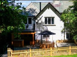 North Cottage - A Stylish Family Retreat Once Owned by Beatrix Potter, nhà bên hồ ở Bowness-on-Windermere