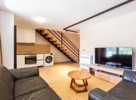 AMA'S Duplex 5 - Parking, Kitchen, Central