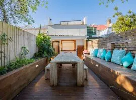 Casa Dianna - Timeless Terrace near CBD and Waterfront