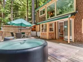 Redwood Cabin with Hot Tub Canyon View and Dogs OK