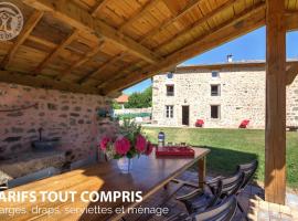 Gîte La Liesse avec 4 chambres, cheminée, jardin et animaux acceptés - FR-1-496-44, hôtel à La Valla