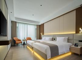 Zhangjiajie Wulingyuan Integrity Hotel - 800m to Forest Park East Gate,next to the Bus Stn, Free Pool & English Butler&Self-service laundry facility&luggage storage, viešbutis mieste Džangdziadzijė