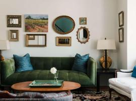 The County Queen - Historic Home in Picton, hotel em Picton