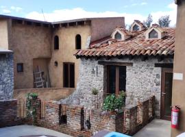 Giorgio en ValQuirico，Santeagueda的有熱水按摩池的飯店