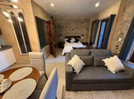 Lucca 81 en ValQuirico，Santeagueda的有熱水按摩池的飯店