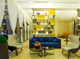 Echarm Hotel Qujing High-speed Railway Station 1st Wuguan Center, hotel di Qujing