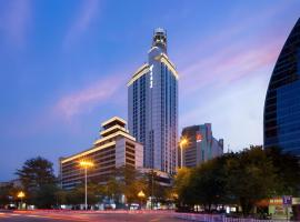 Borrman Hotel Golden Crown Liuzhou Wuxing Pedestrian Street, hotel in Liuzhou