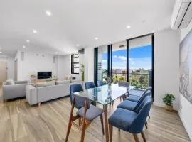 Prime 3BR Apt with Parking & ICC & DarlingHarbour-10 mins walk