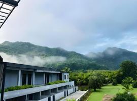 Avartarn Miracles Hotel โรงแรมในBan Soi Rakhlong