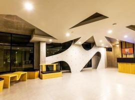 B2 Phuket Boutique & Budget Hotel, hotel in Ban Sam Kong