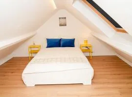 Modern 1BR & 1LR Apartment 15-Min Walk to Rabot