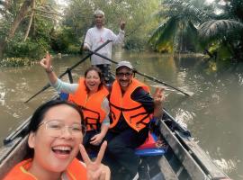 Adora Central Park hostel with rooftop and floating market tour โฮสเทลในเกิ่นเทอ