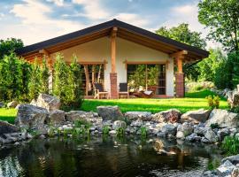 Thomhof Chalets, отель в Бране