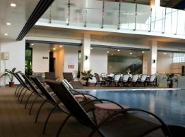 Big 8 Corporate Hotel Digos, hotel din Aplaya