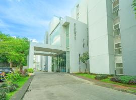 DREAM INN Aeropolis By Reccoma, Hotel in Teko