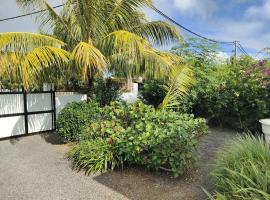 Noulakaz Maison proche Belle Mare marché de Flacq, hotel v destinaci Argy