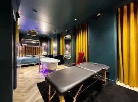 La Suite Versailles freeParking table massage Clim