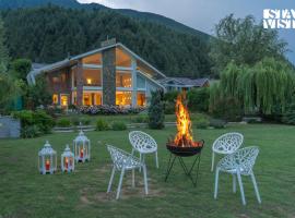 StayVista at The Nestled North with Bonfire, lawn, villa in Srinagar