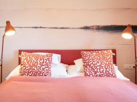 Red flat by GrazRentals direct by University & free parking, ξενοδοχείο στο Γκρατς