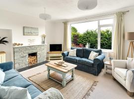 Cornish house 5 min drive to beach，位于法尔茅斯的酒店