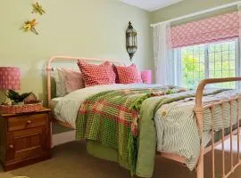 5 - Perfect location to explore - Great for Groups!