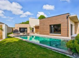 Luxury Villa Orion with heated Pool, Billard، فندق في Biéville-Beuville