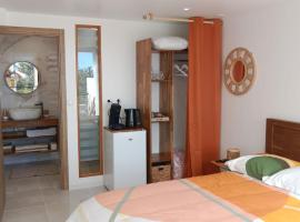 Chez Pack et Ibu, homestay in Petite Île