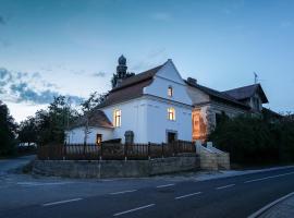 Kaple Jinak, hotell sihtkohas Vrchovany