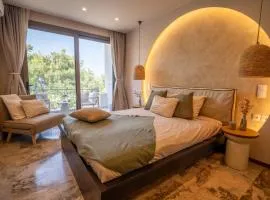 East Blue Luxury Apartment