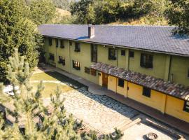 Lles में, होटल Alberg Can Ribals