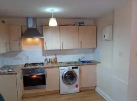 East London 2-Bed House - Sleeps 3 & Pet Friendly
