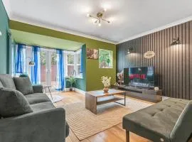 #48 Royal Leamington stylish 4 Bd 2 bath Parking