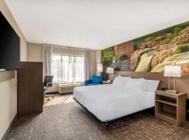 Clarion Pointe Sioux Falls Airport، فندق في شلالات سيوكس