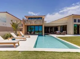 Stunning Villa with private Pool, Jacuzzi and Ocean View