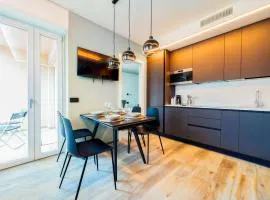 Luxury Retreat in Iseo - Jacuzzi, Balcony & Wi-Fi in the Heart of Town