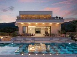 New! Villa A 56, 98m2 heated pool&spa, near Split