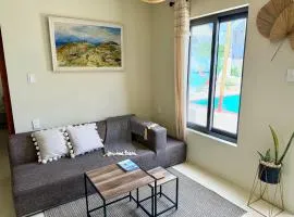 Central located Tropical Apartment Pool Side