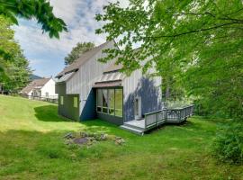 Indoor Hot Tub: Sugarbush Retreat on Lincoln Peak, Hotel in Warren