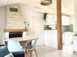 Maison La Luzala 2 bedrooms beach and port within walking distance