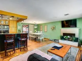 3 Mi to U of O Pet-Friendly Home with Covered Deck!