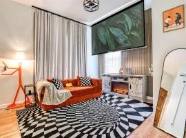 Stylish Home Near DT & River St - 2 King Beds - Massage Chair - Games