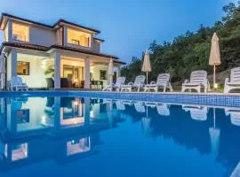 Villa Satine, a romantic pool villa surrounded by nature