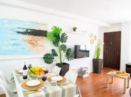 High-End Corner Stay with FREE Parking - Malaga
