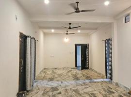 Pandit Devki Nandan Dharamsala & Guest House, hotel with parking in Deoghar