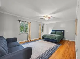Spacious 3BR Home 5 Mins to Airport and Downtown