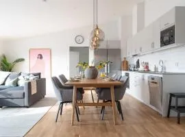 Youthful 3BR Flat with Balcony and Hobby Game Board