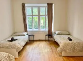 Modern 2BR Long-Term Apartment with Free Parking